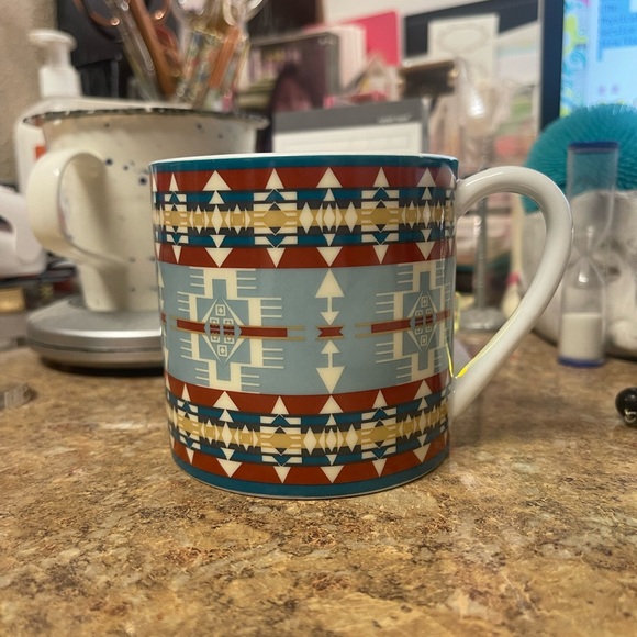 Pendleton Aztec Patterned Ceramic Mug - Picture 2 of 7